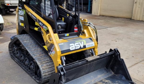 2.5 Tonne (Tracked) Posi-Track Loaders